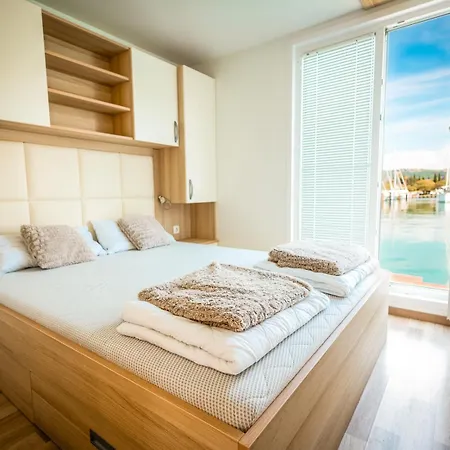 Floating Sea House Panther Superior Apartment