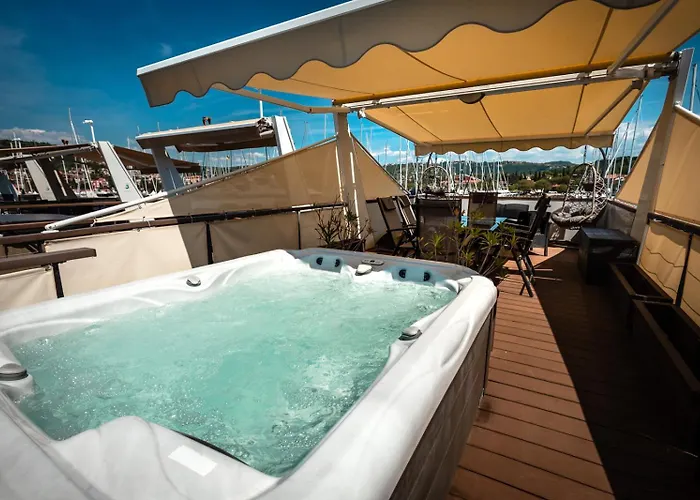 Floating Sea House Panther Superior Apartamento Portorož